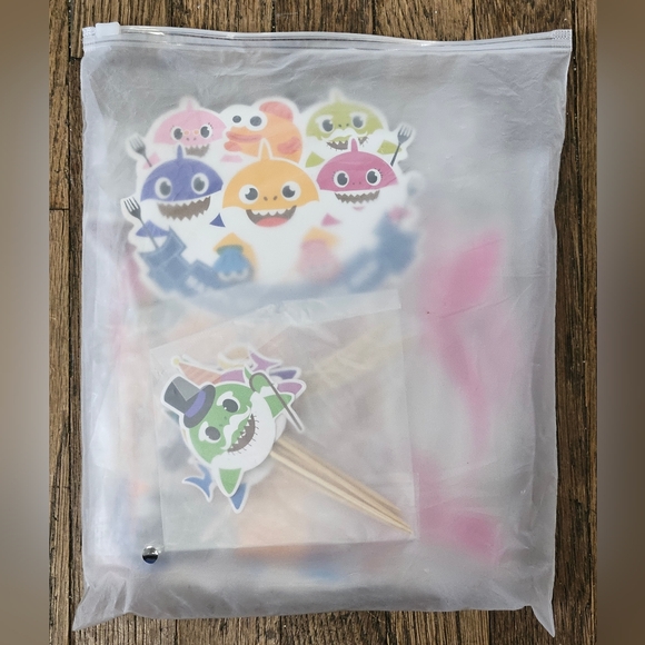 .NIB Baby shark party decorations - Picture 2 of 3